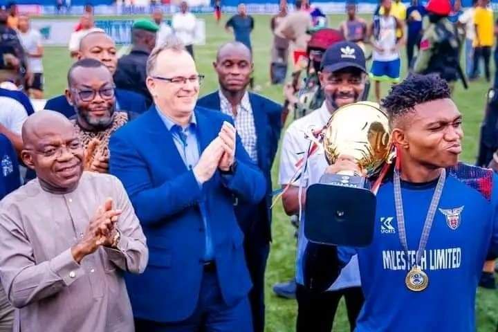 Trophy presentation at the 10th Dreamland-Abia State-Embassy of Hungary Cup, 2024